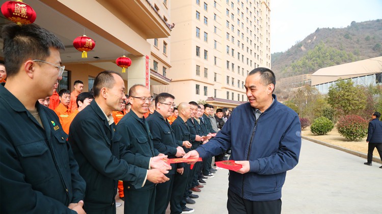 新春慰問(wèn)送祝福      真情關(guān)懷暖人心